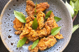 Sayap Ayam Krispi dengan Saus Basil Thai: Resep yang Menggugah Selera