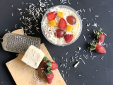 Salad Buah Tropis: Perpaduan Segar Buah-Buahan dengan Saus Yogurt Madu
