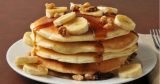 Pancake Pisang Karamel: Manisnya Pisang dengan Siraman Saus Karamel Lezat
