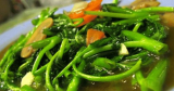 Tumis Kangkung Saus Tiram: Kesegaran Kangkung dengan Sentuhan Saus Tiram Gurih